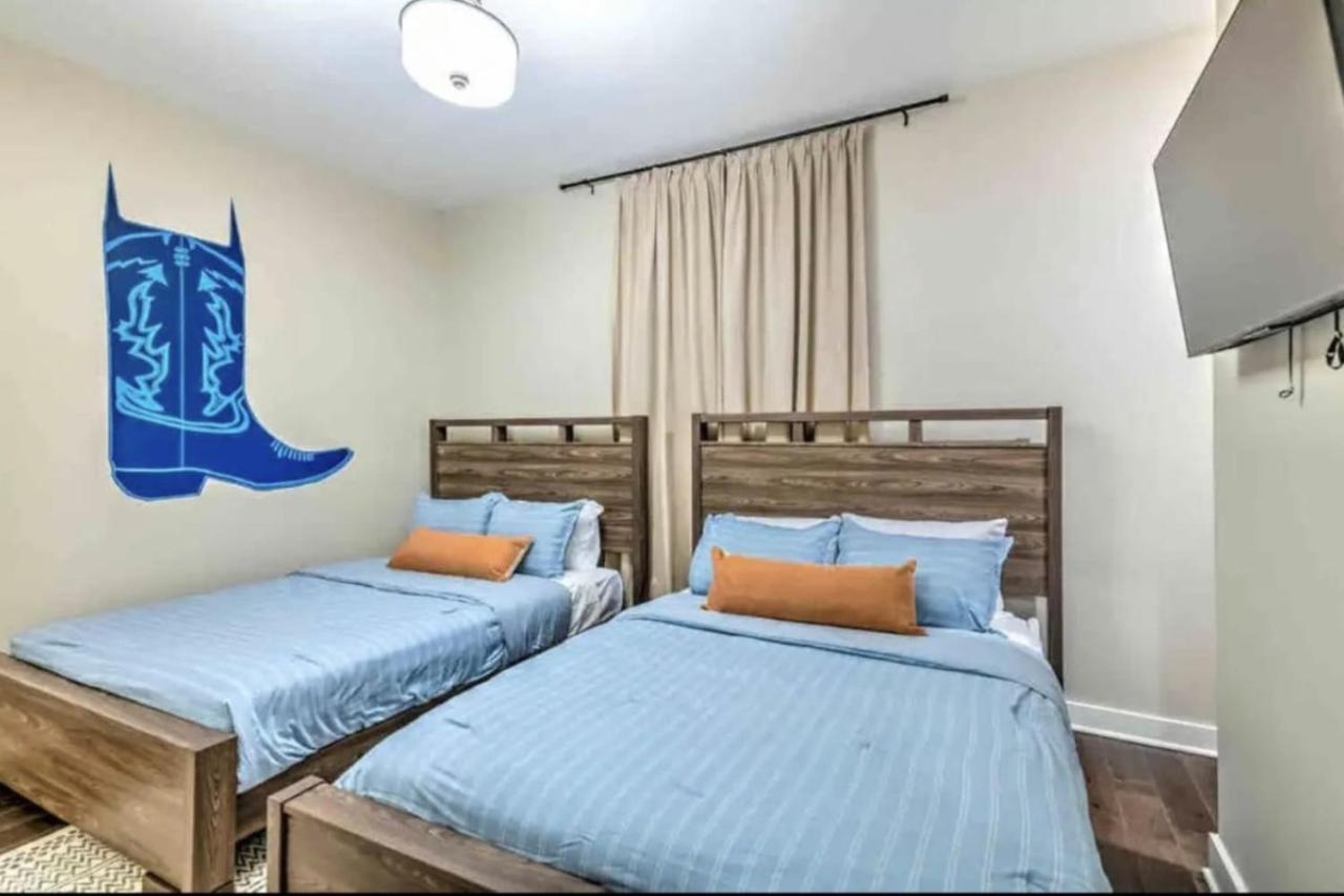 Luxury Four-Story Home, Rooftop Deck With Views, Pingpong! Sleeps 12! ناشفيل المظهر الخارجي الصورة