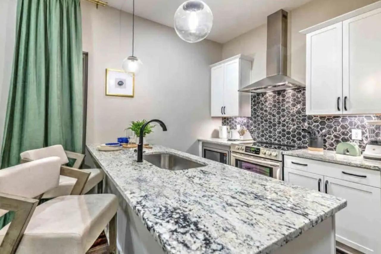Luxury Four-Story Home, Rooftop Deck With Views, Pingpong! Sleeps 12! ناشفيل المظهر الخارجي الصورة